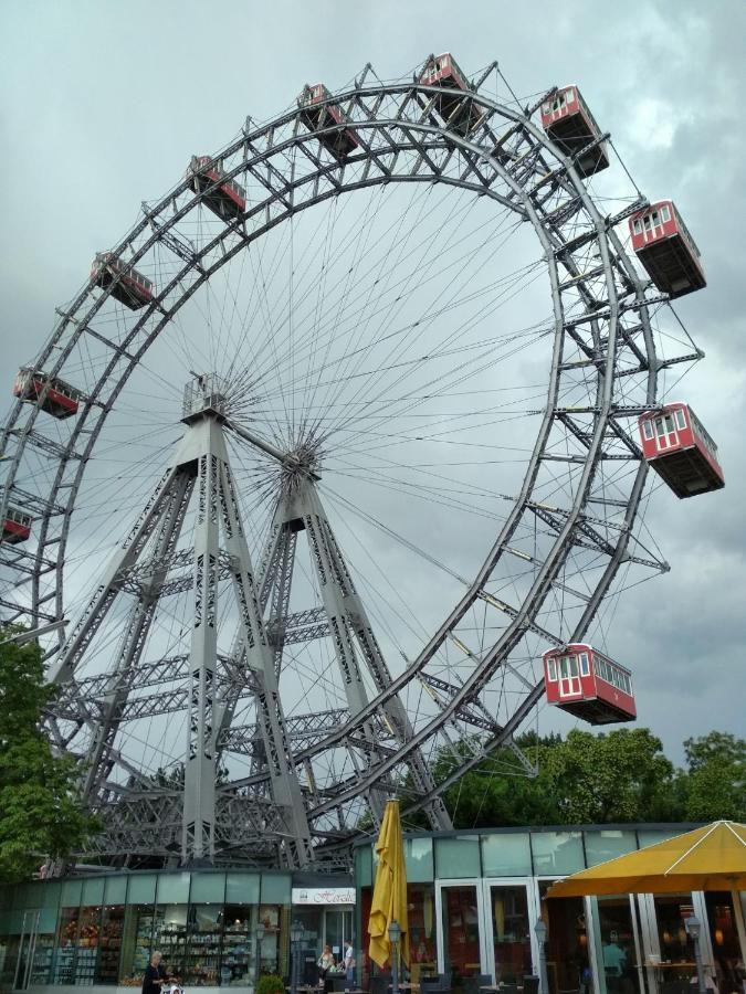 Center ! 3 Stops Away From The Center Of Vienna! ภายนอก รูปภาพ